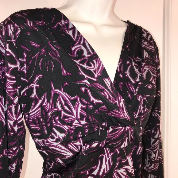 Chico’s Stretchy Purple Print Top, Size M - Picture 4 of 8
